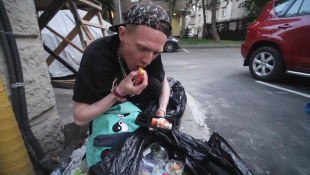 Как найти еды в московских мусорках? Фриганизм в России.