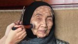 Вы Не Поверите, Как Изменилась 93-летняя Женщина После Нанесения Макияжа